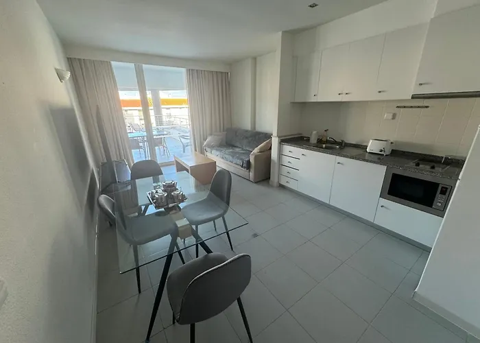 Newly Refurbished 2 Bed Appt Appartement