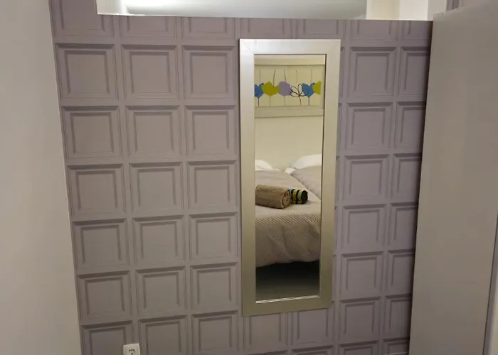 Newly Refurbished 2 Bed Appt