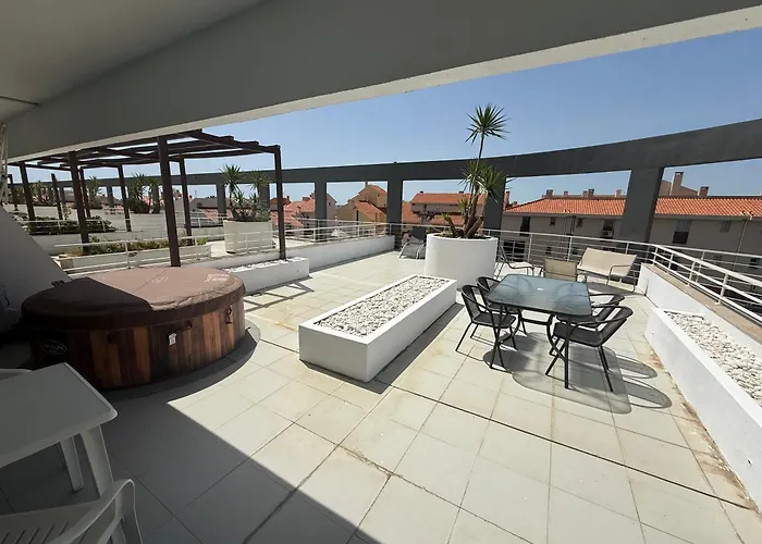 Newly Refurbished 2 Bed Appt Appartement *