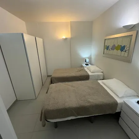 Newly Refurbished 2 Bed Appt Апартаменты Виламура