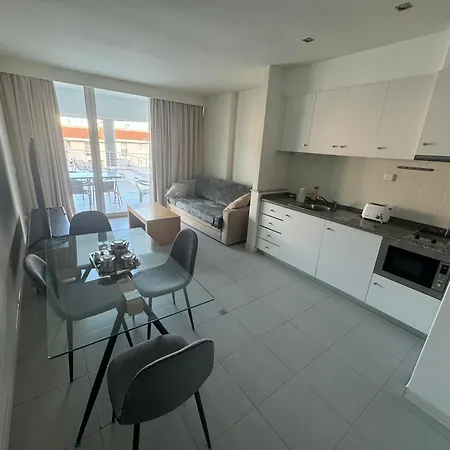 Refurbished 2 Bed Appt With Hot Tub In