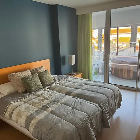 Newly Refurbished 2 Bed Appt Διαμέρισμα