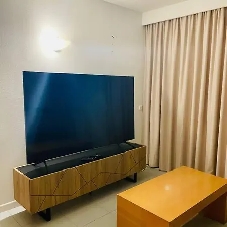 Newly Refurbished 2 Bed Appt Апартаменты Виламура