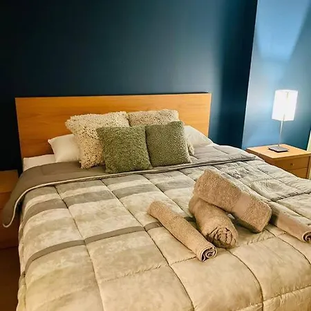 Newly Refurbished 2 Bed Appt Lägenhet
