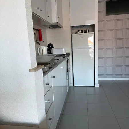 Newly Refurbished 2 Bed Appt Виламура