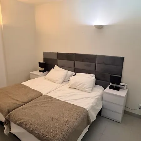 Newly Refurbished 2 Bed Appt فيلامورا