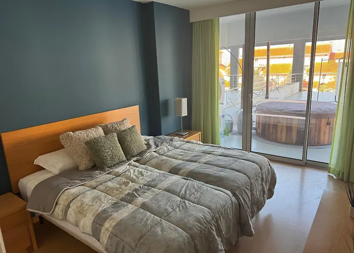 Newly Refurbished 2 Bed Appt Apartamento