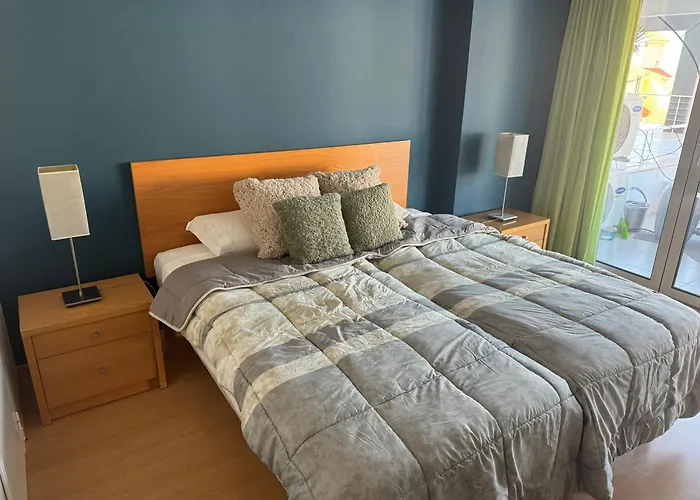 Newly Refurbished 2 Bed Appt Апартаменты *