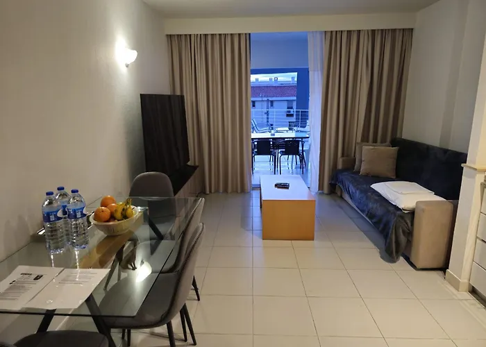 Апартаменты Newly Refurbished 2 Bed Appt