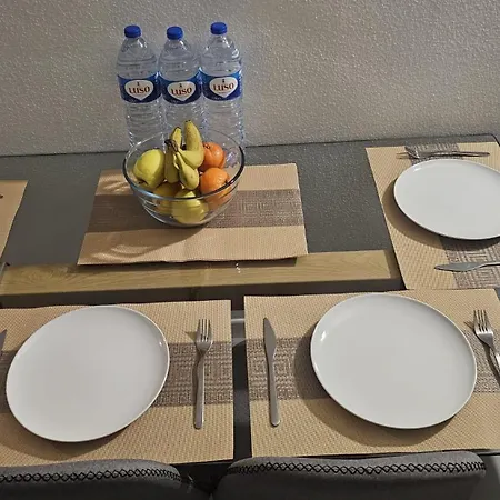 아파트 Newly Refurbished 2 Bed Appt 빌라모라