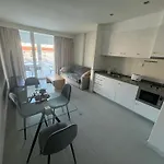 Newly Refurbished 2 Bed Appt