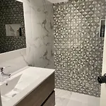 Newly Refurbished 2 Bed Appt Daire